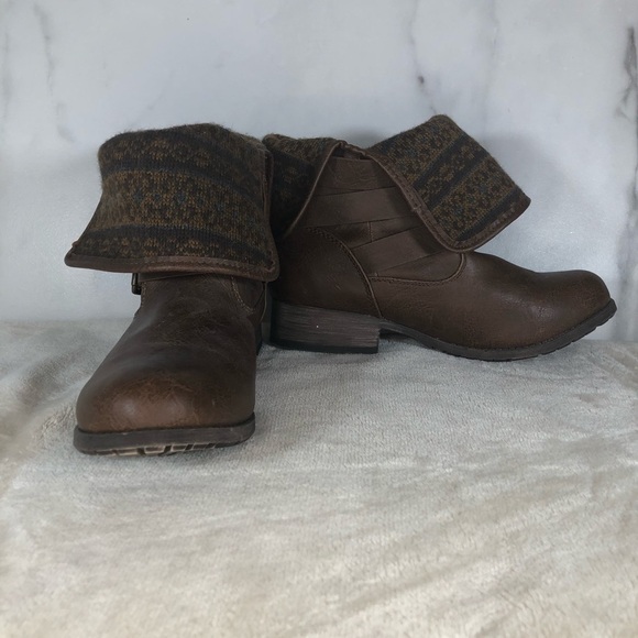 SO Brown Faux-Leather Fold Over Booties Sz 8 - Picture 2 of 9
